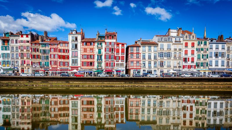 Diagnostic amiante avant travaux ou vente à Biarritz, Bayonne et Anglet : ce que la loi vous impose et comment se passer